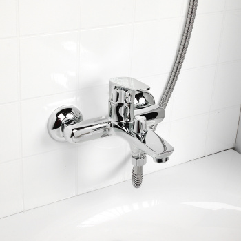 Смеситель для ванны IDDIS Zodiac, короткий излив, однорычажный