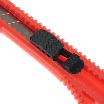 Нож строительный 18мм корпус пластик (3064942) "888" * 1/24/720